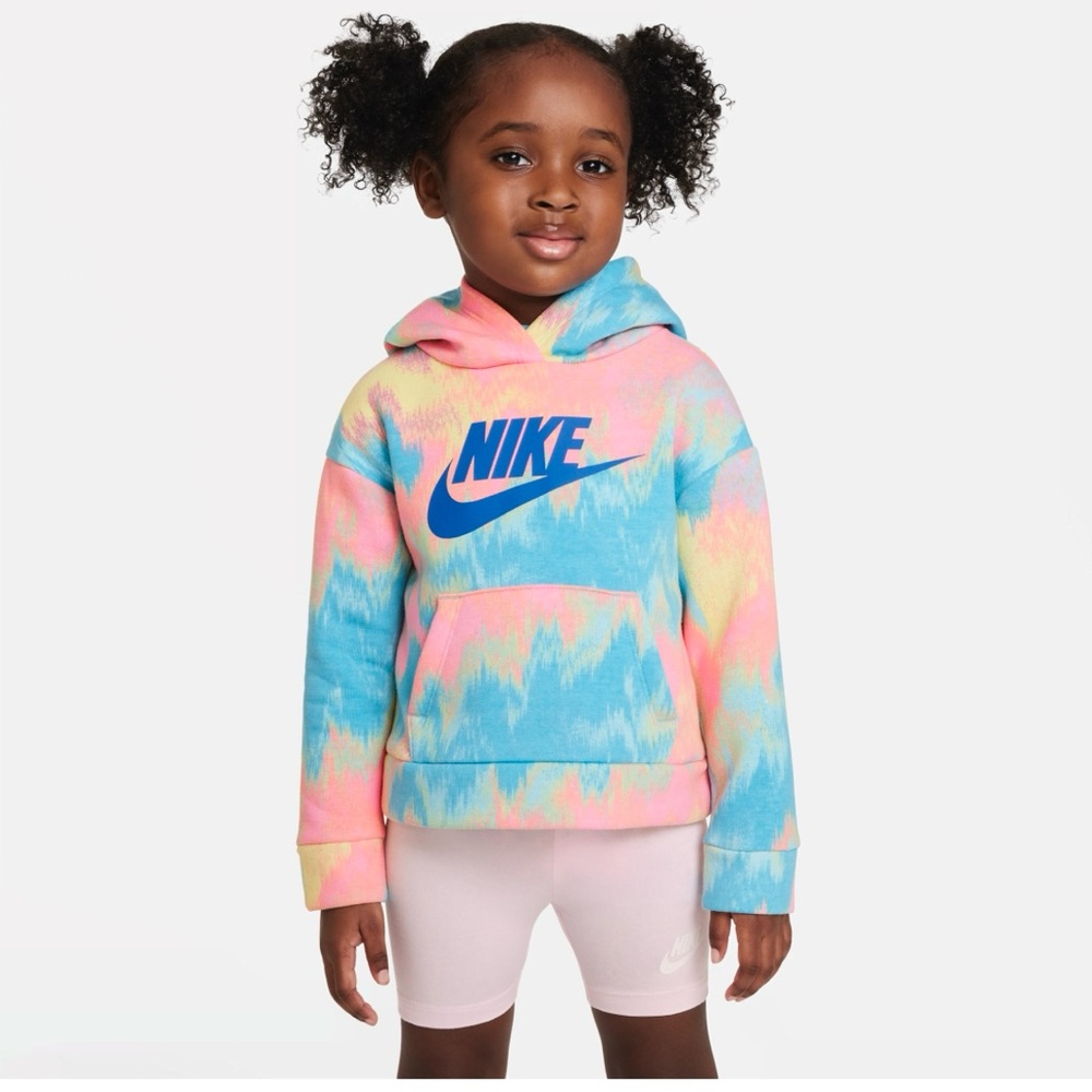 😇Nike Kids Printed Club Pullover Hoodie, Size Medium 
5-6 years old